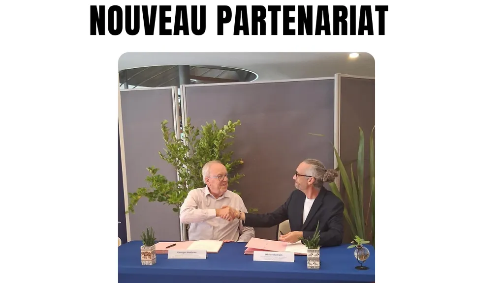 Olivier Romain et Georges Mothron signent la convention de partenariat du PUI CY Transfer